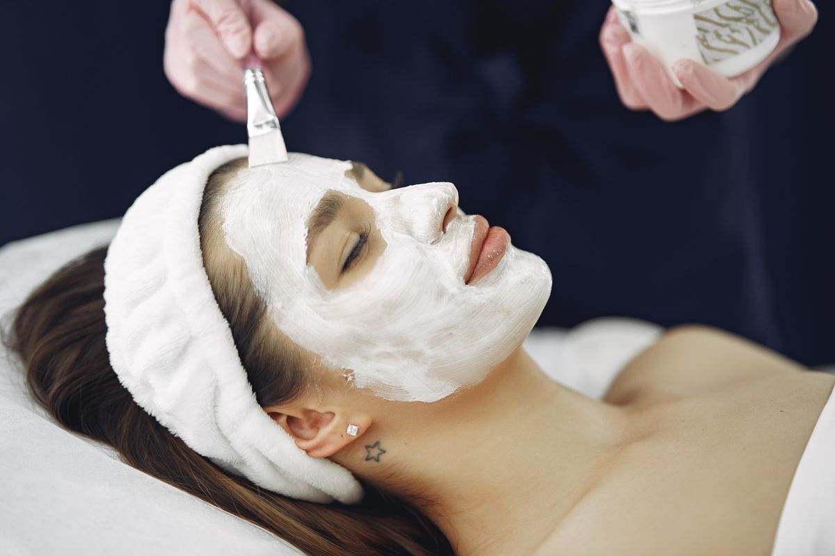 Aplicación de una máscara facial